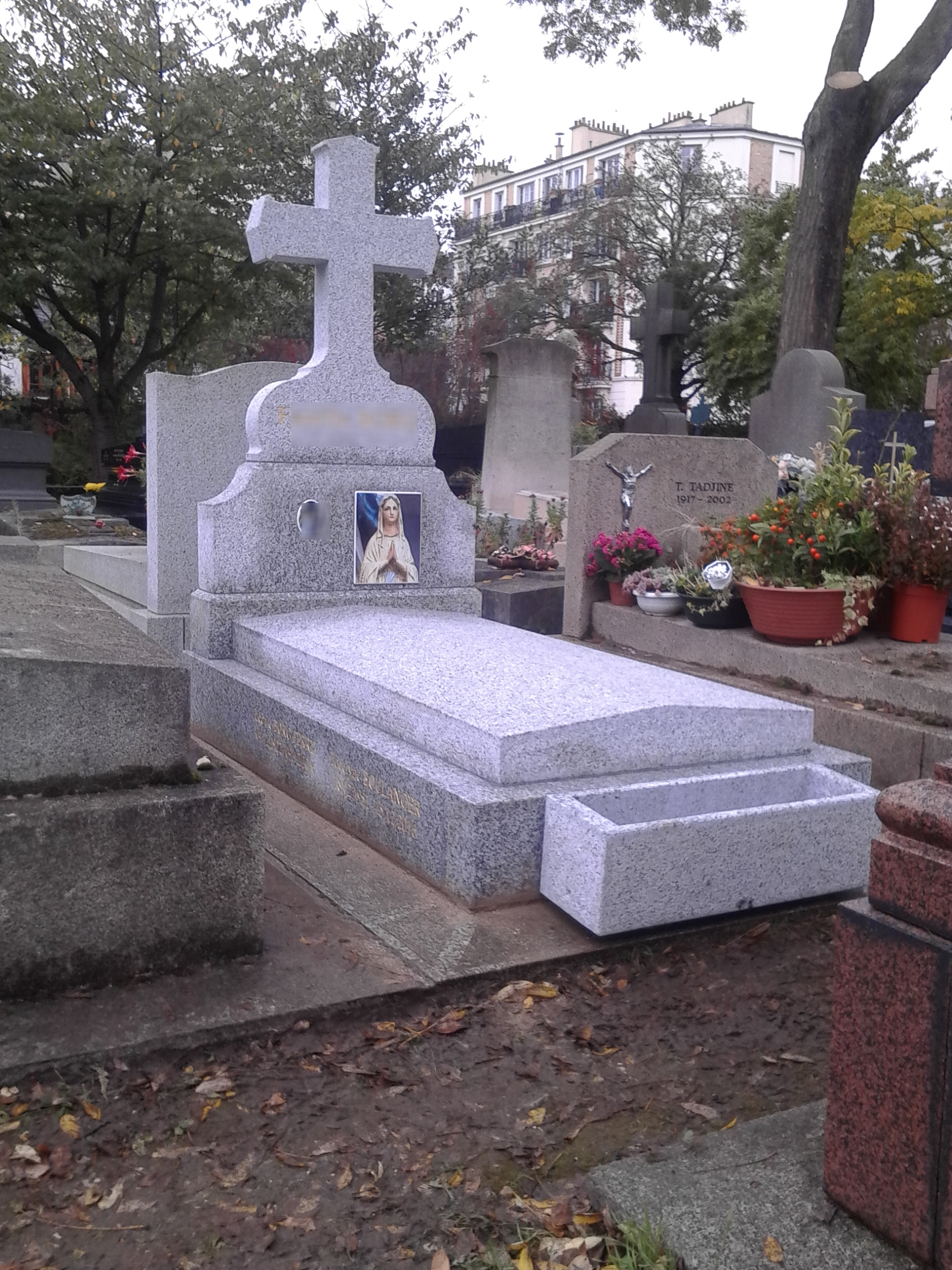 Monument catholique au Père Lachaise